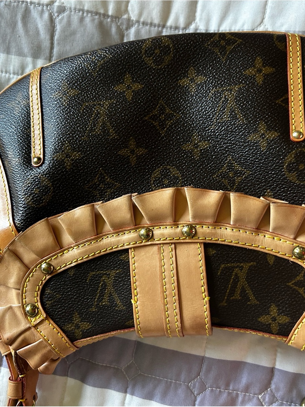Louis Vuitton Brown Monogram Shoulder Bag with Tan Leather Trim - Picture 2 of 5